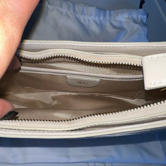 MICHAEL KORS: XL POP CLUTCH WRISTLET in Optic White Leather - Picture 3 of 6